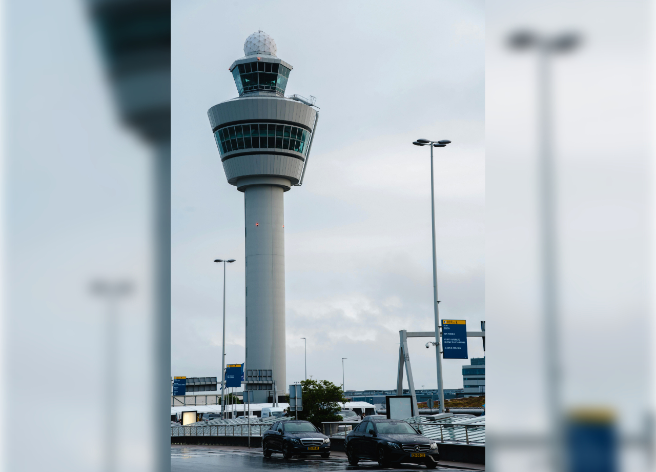 How AI is Revolutionizing Air Traffic Control Systems